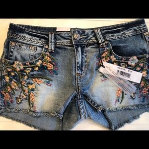 Grace in LA floral embroidered denim shorts NWT